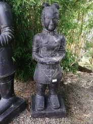 Chinesischer Krieger, stehend, 120 cm Höhe, Kunststein, handgefertigt & farbig. Eingefaerbt in der Farbe Antik-Finish 